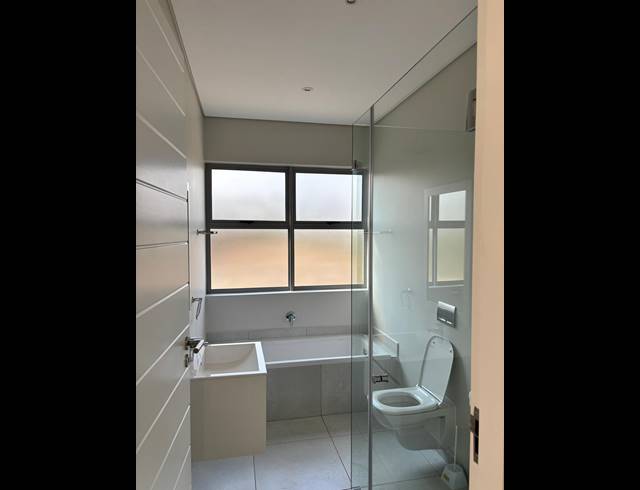 4 BEDROOM HOUSE FOR SALE IN PALM LAKES ESTATE